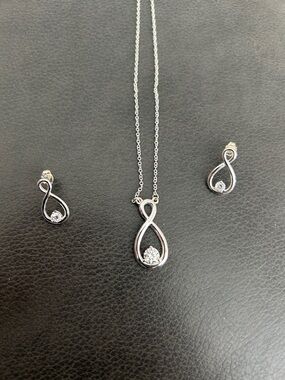 Infinity Teardrop Necklace & Earrings Set - White